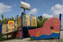 南口児童園の船型遊具