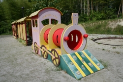 南口児童園の汽車型遊具
